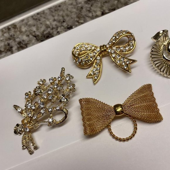Lot Of 4 Brooch Pins Vintage - Modern Gold Tone / 1 Signed Gerry’s - Picture 3 of 12